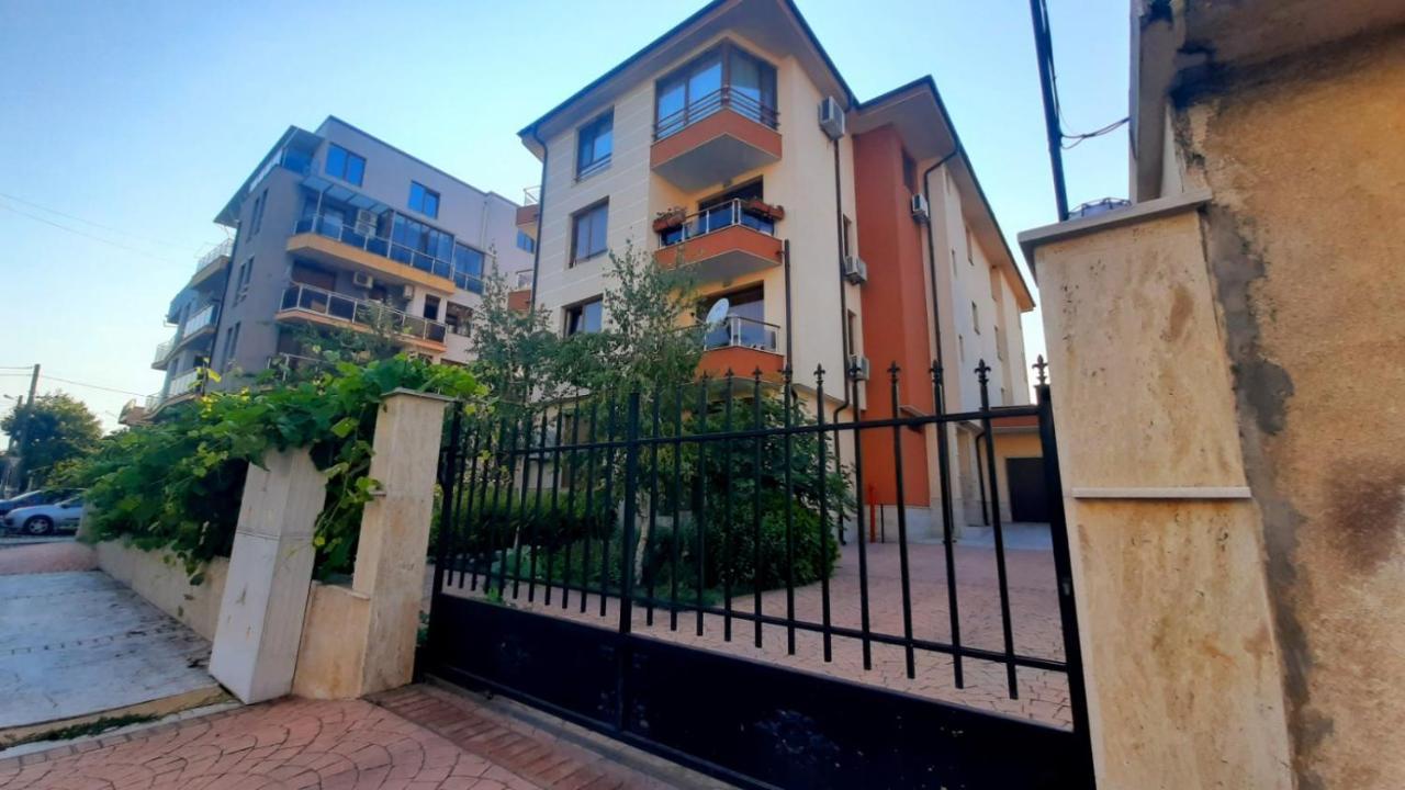 На Море В Сарафово Burgas Luaran gambar